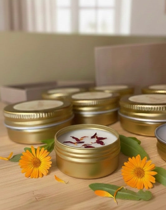 ES
Bálsamo natural y artesanal, elaborado con ingredientes ecológicos.
Nutre y protege la piel con una textura suave y un aroma delicado y auténtico.
EN
Natural, handcrafted balm made with organic ingredients.
Nourishes and protects the skin with a smooth texture and a delicate, authentic scent.