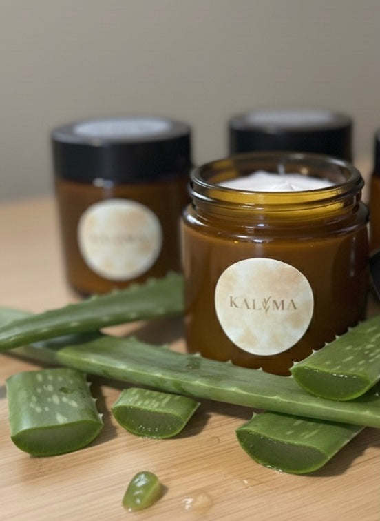 ES: Crema artesanal de CBD, formulada para calmar y nutrir la piel con propiedades relajantes y regeneradoras.
EN: Handmade CBD cream, formulated to soothe and nourish the skin with relaxing and regenerating properties.